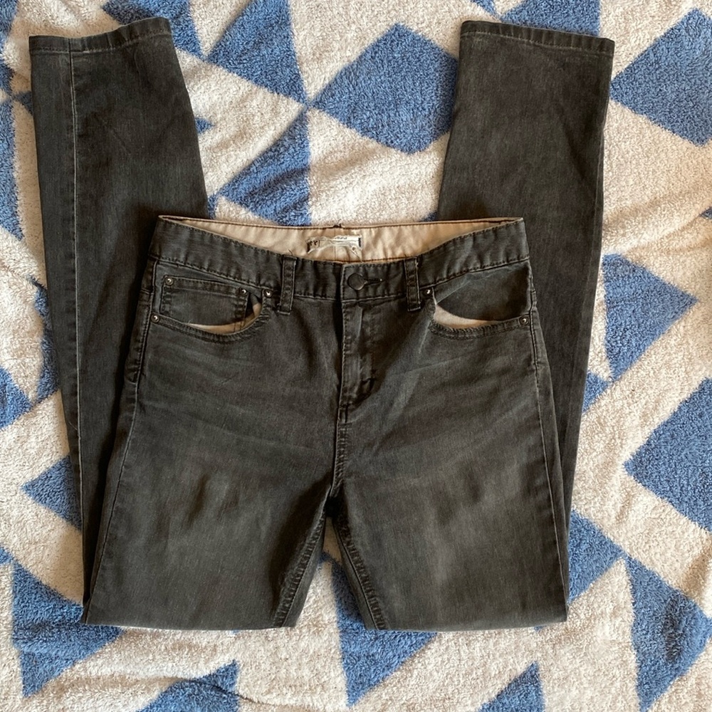 Free People straight leg jeans size 28‎